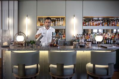 Eating & Drinking - Bar Alex