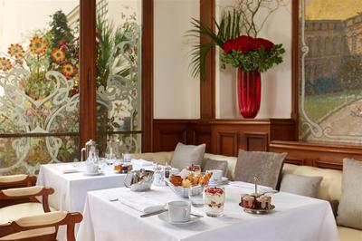 Breakfast Room Hotel Regina Paris