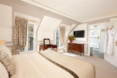 Suite Parisian Hotel Regina Paris