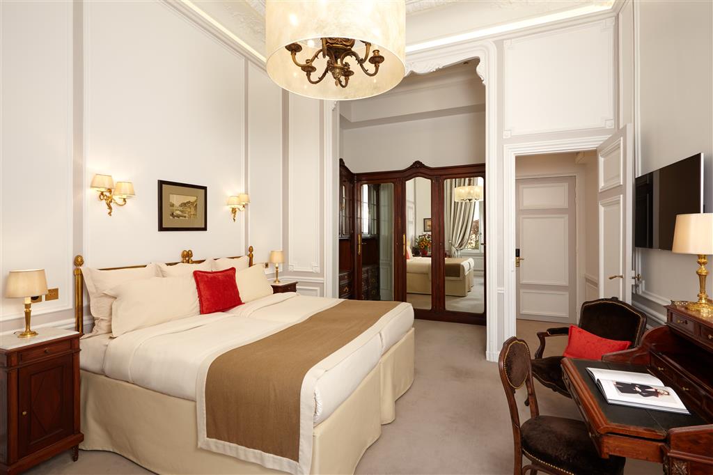Louvre Prestige Room