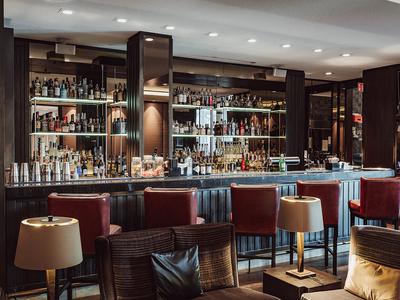 Elegant Nature Lobby Bar