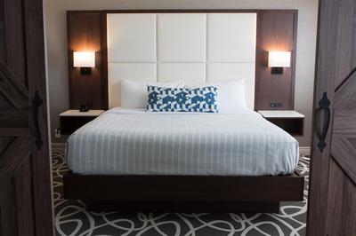 ParkHotelLondon PreferredKingSuite