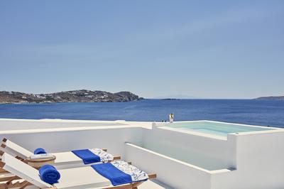 Senior Suite with Open Air Jetted Tub