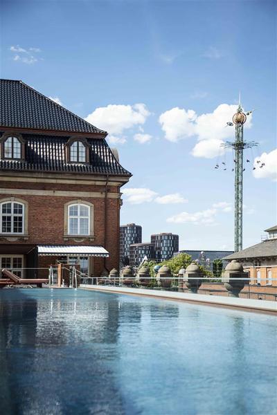 Pool with view over Tivoli Gardens
