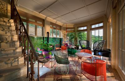 Croquet Lounge