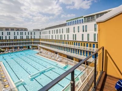 Pool Suite Balcony