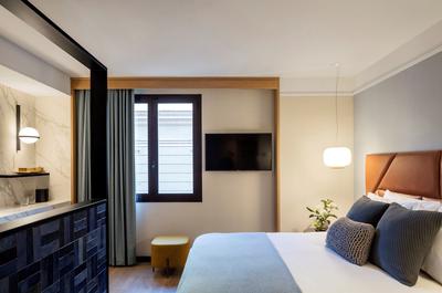 Deluxe King Bed City View