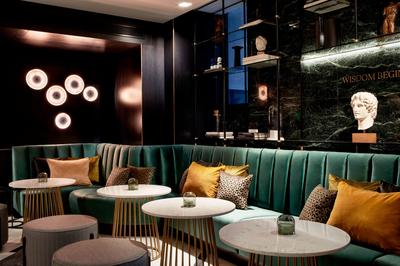 Plato Bar & Lounge
