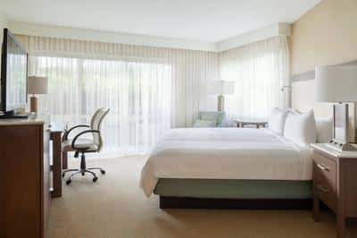 King Guest Room with Balcony