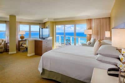 King Corner Oceanfront Guest Room