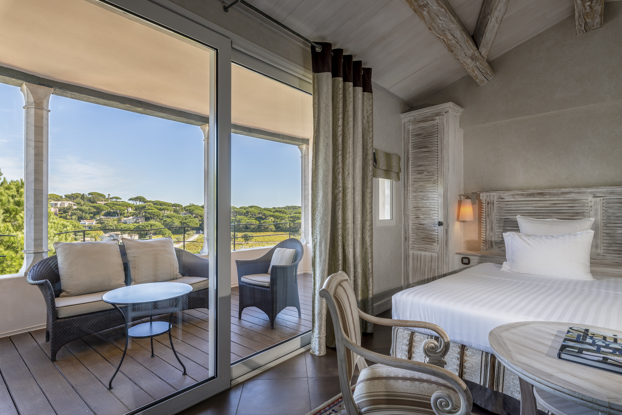 Deluxe Poolside Room