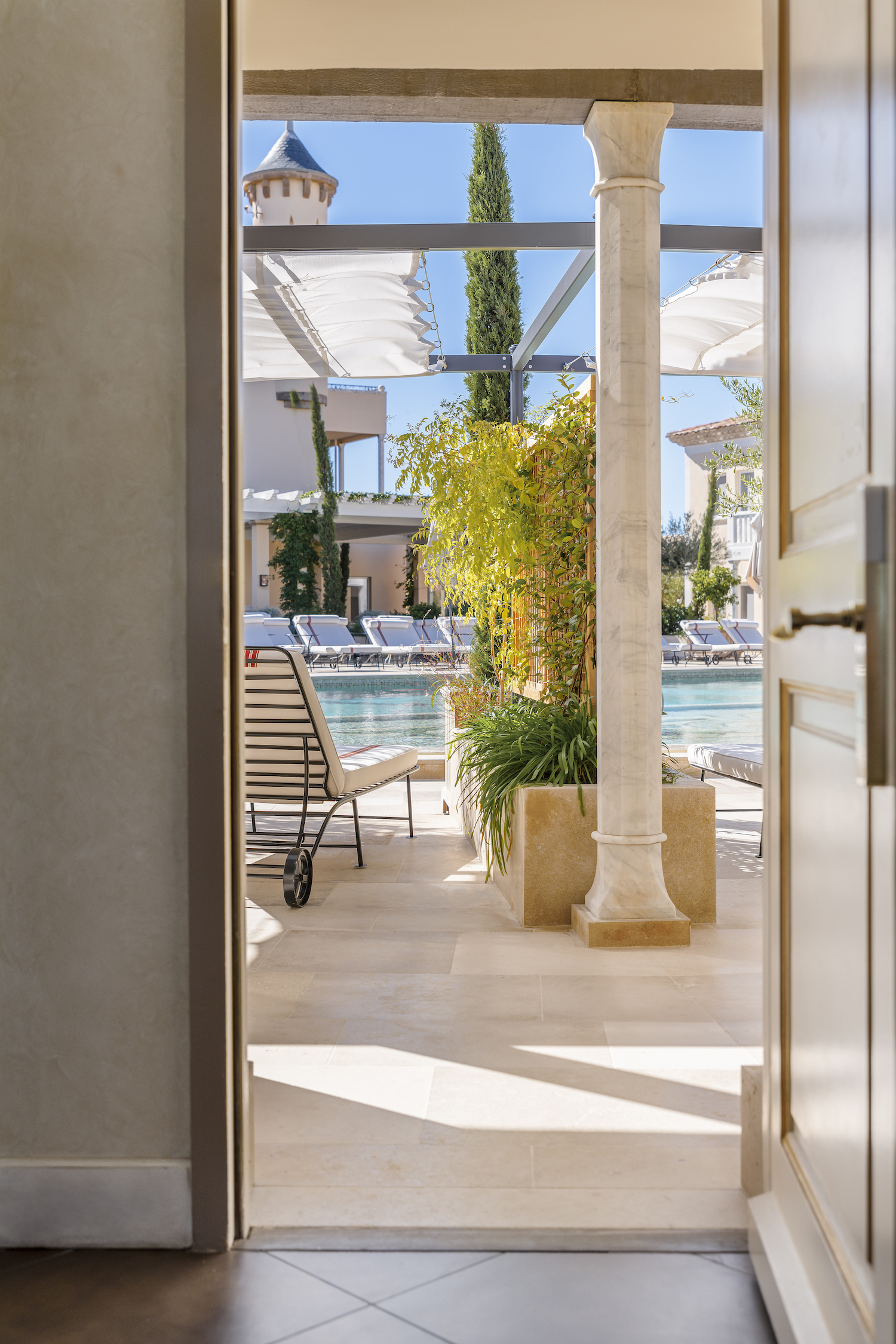 Deluxe Poolside Room