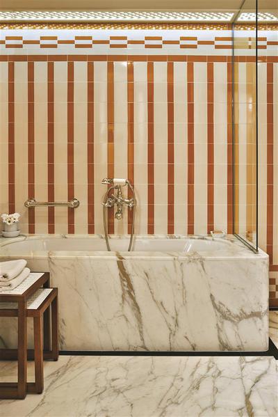 Junior Suite Village View Bathroom