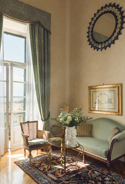 Villa Flora Gallery Room