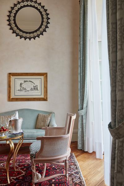 Villa Flora Gallery Room