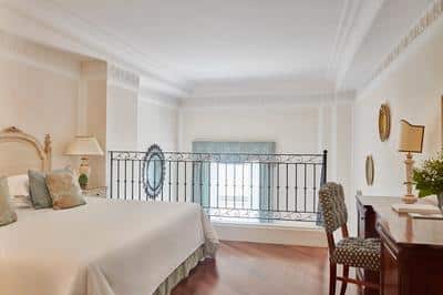 Villa Flora Gallery Room