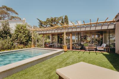 The Gigaro Pool Suite