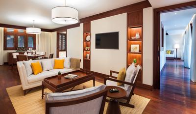 One Bedroom Poolside Suite