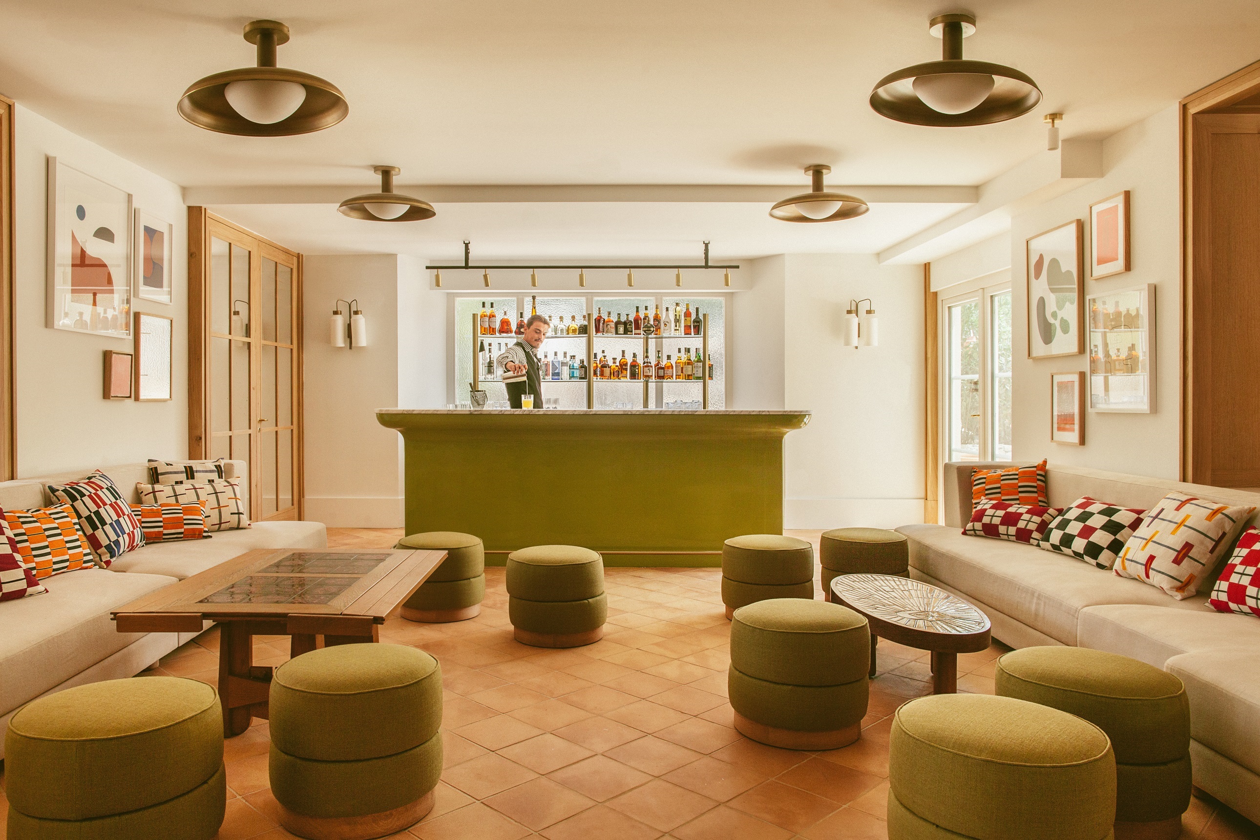 Bar & Lounge