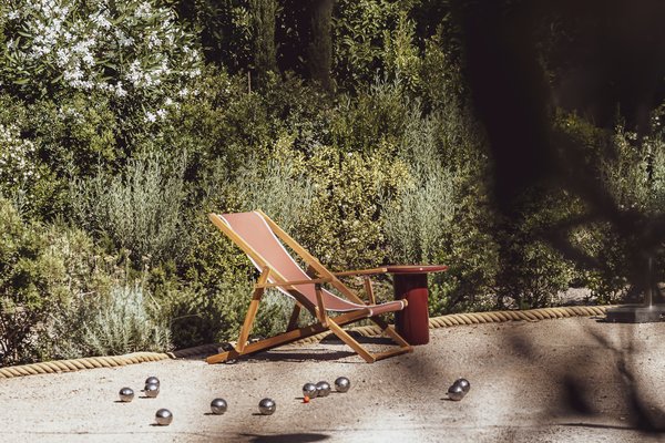 Playing petanque