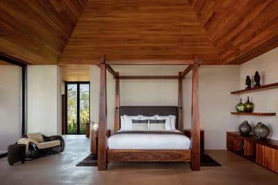 Seven-Bedroom Private Villa
