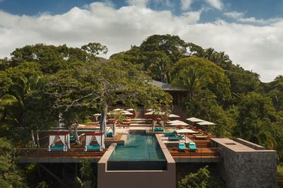 Alma Restaurant Pool Area