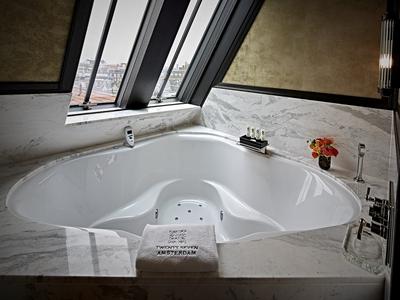 Rooftop Stage Suite