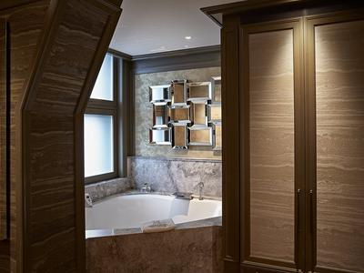Grand Dam Square Suite