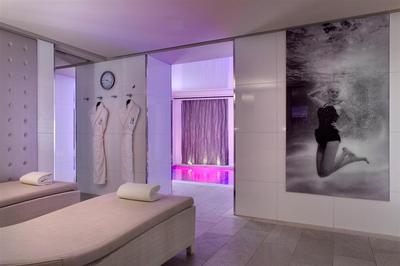 Spa - Rest Lounge in front of Pool