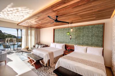 Swim Out Queen Suite