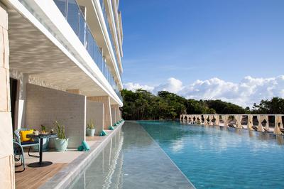 Swim Out Queen Suite