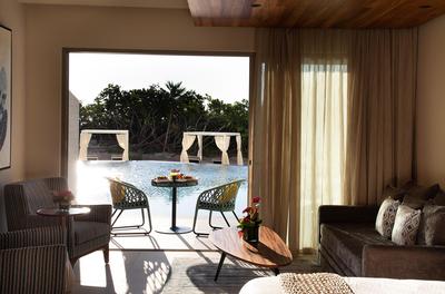 Swim Out Queen Suite