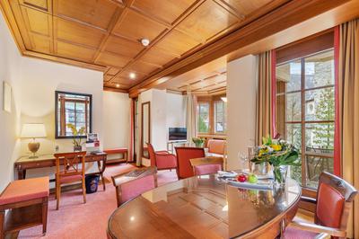 Corner One Bedroom Suite Matterhorn View