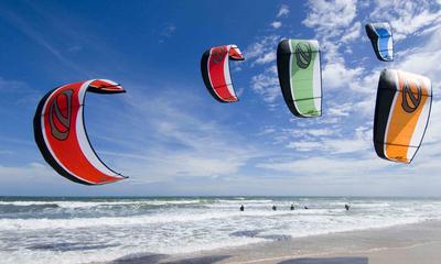 Kitesurfing & Windsurfing