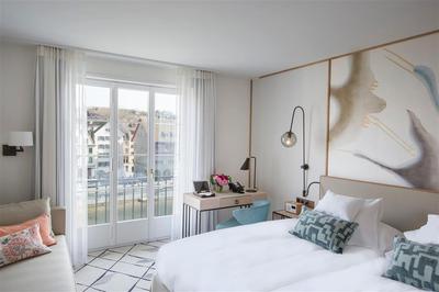Contemporary Room
