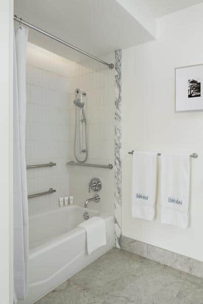 Accessible Room With Tub
