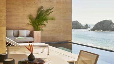 Beachfront One-Bedroom Suite With Infinity Pool