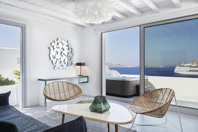 Superior Suite with a Private Outdoors Jacuzzi Sea View