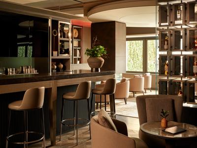 Aman Club, Bar