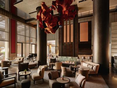 Bar & Lounge