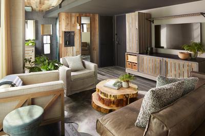 Neighboring Bridge Suite & King