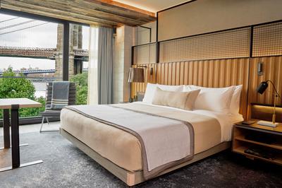 Neighboring Bridge Suite & King