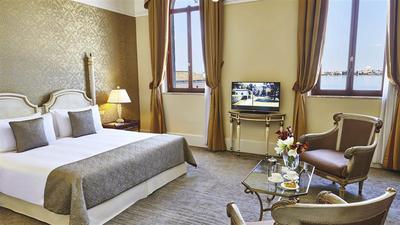 Junior Suite with Lagoon View