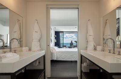 Aethon Premium Sea View Bathroom