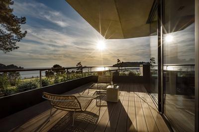 Island Deluxe Suite