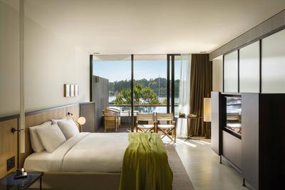 Sunset Signature Suite