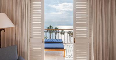 One Bedroom Deluxe Sea View Suite