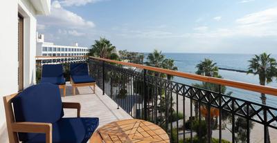 One Bedroom Deluxe Sea View Suite