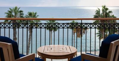 One Bedroom Deluxe Sea View Suite