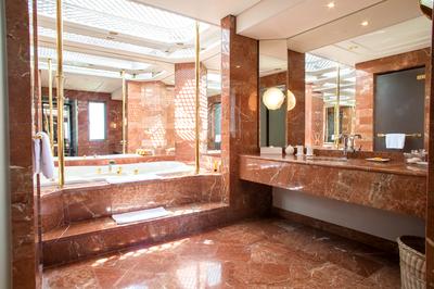 Alecos Sea View Suite - One Bedroom Bathroom